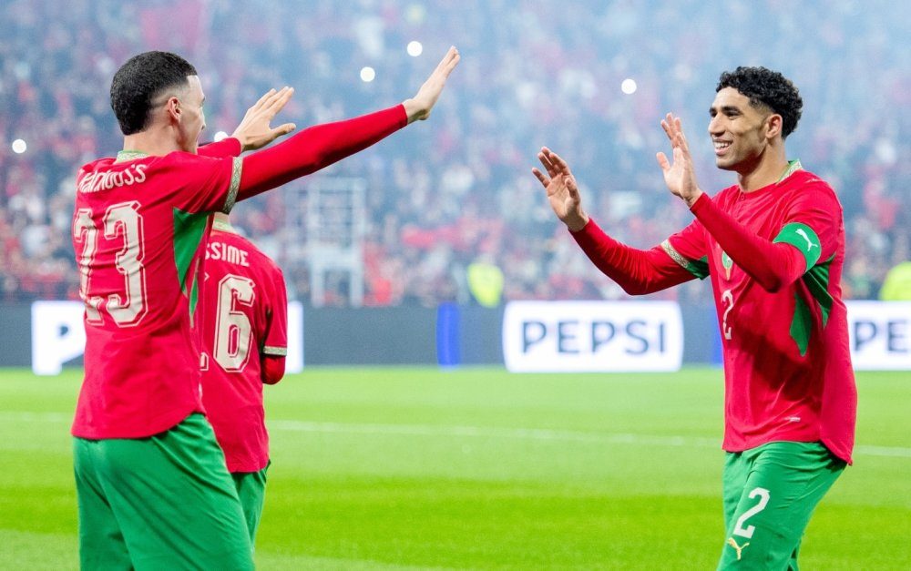 أشرف حكيمي يواصل تحطيم الأرقام القياسية التاريخية مع المنتخب المغربي