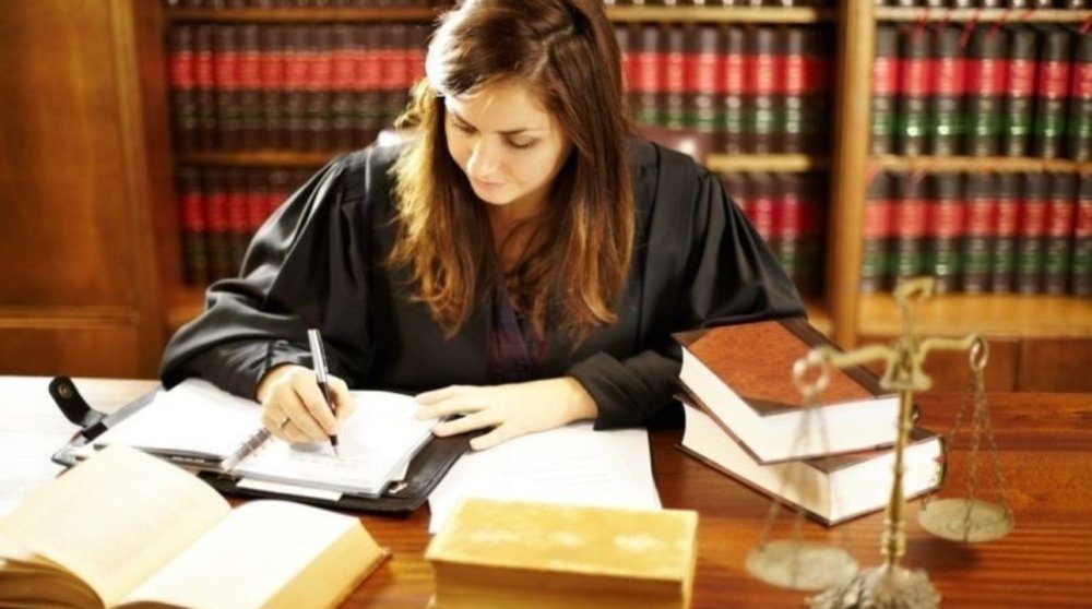 خريجو القانون يحتجون على شروط الالتحاق الجديدة بمسابقات وزارة العدل