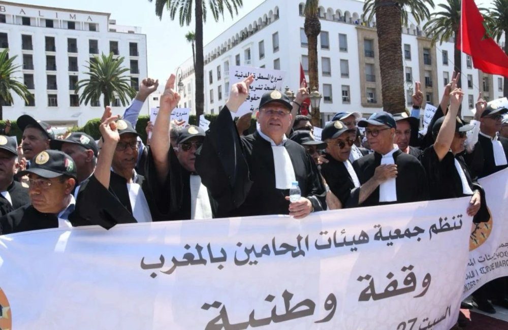 إصلاح مهنة المحاماة في المغرب: نقيب المحاميات والمحامين يهددون بالاستقالة الجماعية