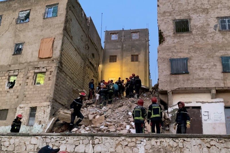 ارتفاع حصيلة انهيار عمارة سكنية في فاس إلى 14 قتيلاً و6 جرحى