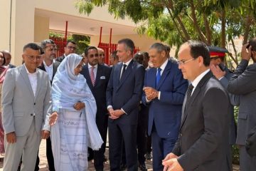 زيارة السفير الفرنسي للعيون تعزز الدعم الدولي لمغربية الصحراء وتعمق عزلة البوليساريو
