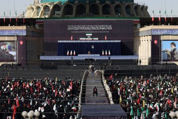 جنازة علي خامنئي: الملايين يشاركون في تشييع مهيب بطهران